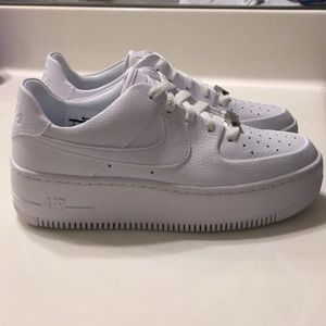 LIKE NEW! Women’s Nike Air Force 1 Sage Low!
